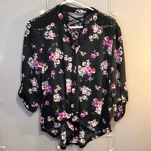 H14-NO BOUNDARIES: WOMEN SIZE XL FLOWERED QUARTER SLEEVE FLOWERED TOP - Picture 1 of 5